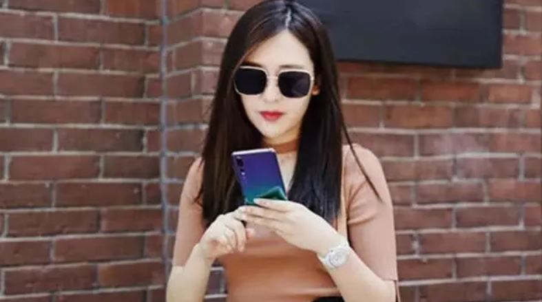 手机黑屏重启什么原因,手机死机黑屏重启没反应