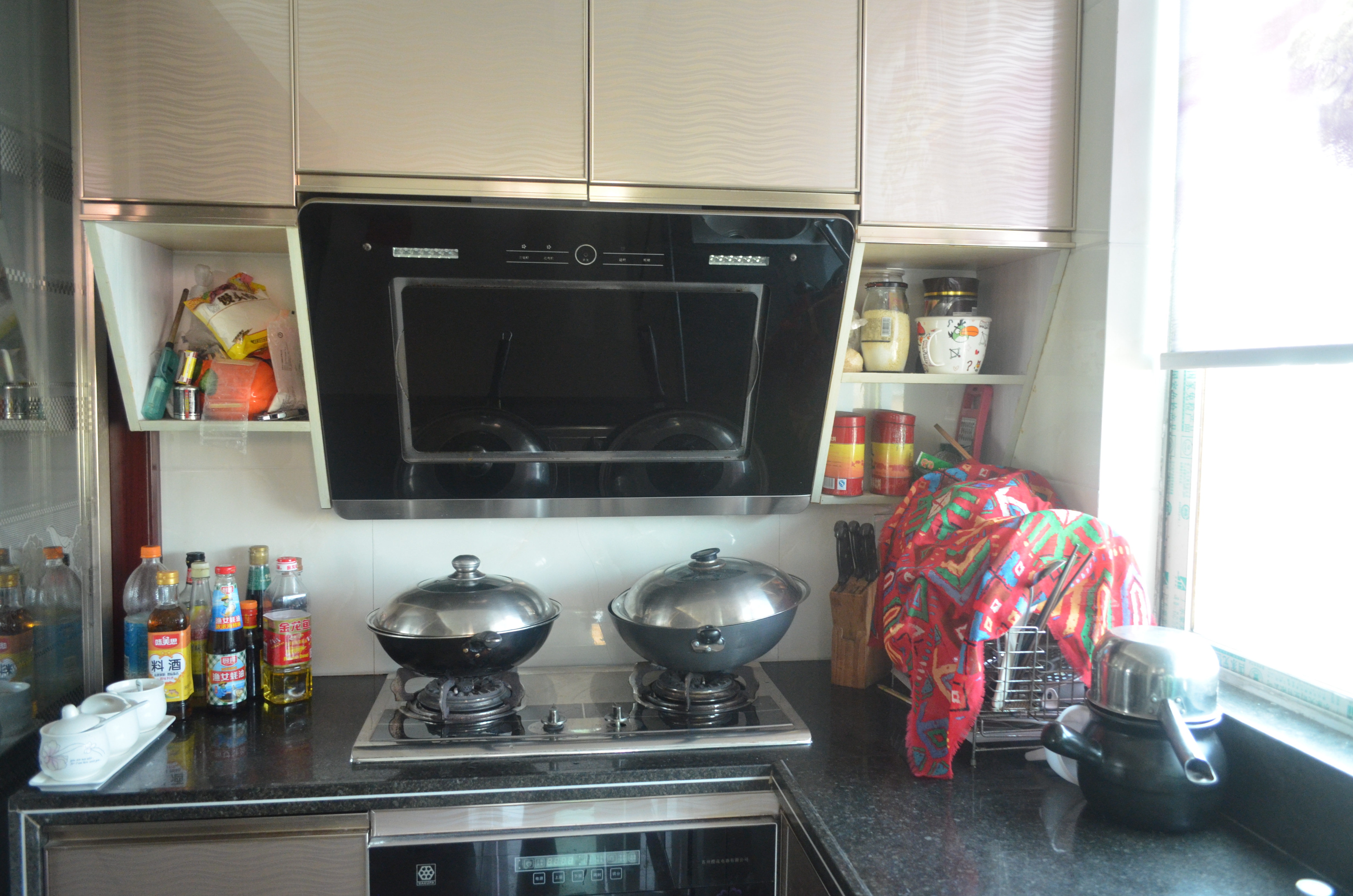 厨房装了止逆阀还是有油烟味咋办,厨房油烟味从窗户跑到卧室怎么办