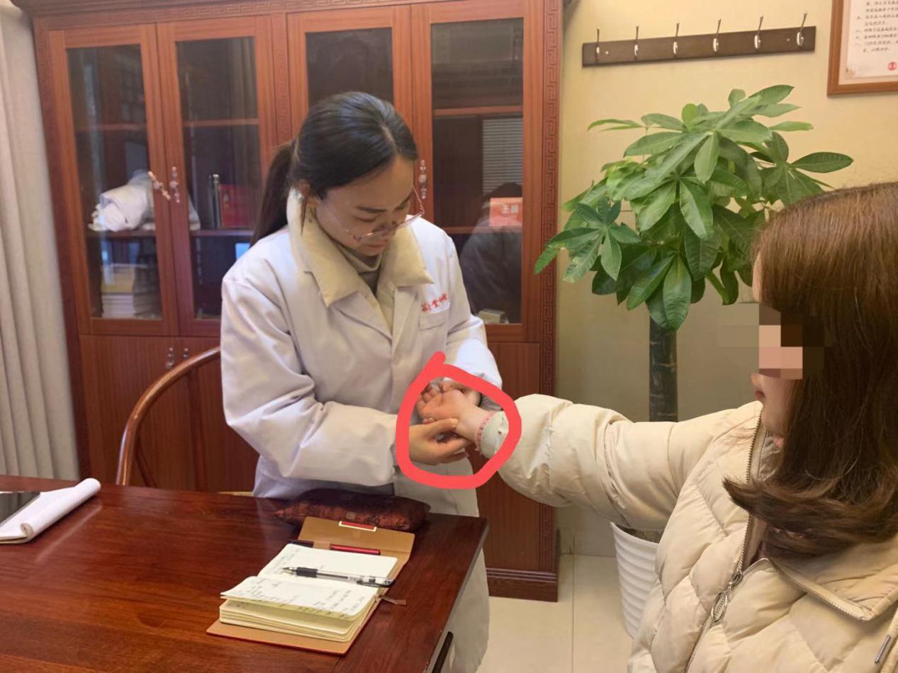 穴位按摩治失眠三个穴位助你入睡,失眠最快入睡方法按哪个穴位治疗