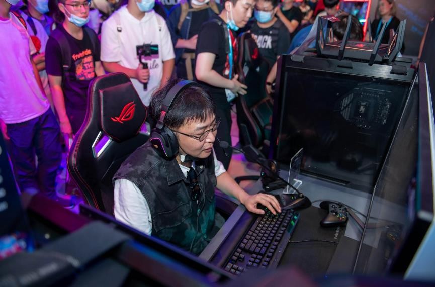 梦幻联动二次元狂欢ROG信仰星球空降BW2021