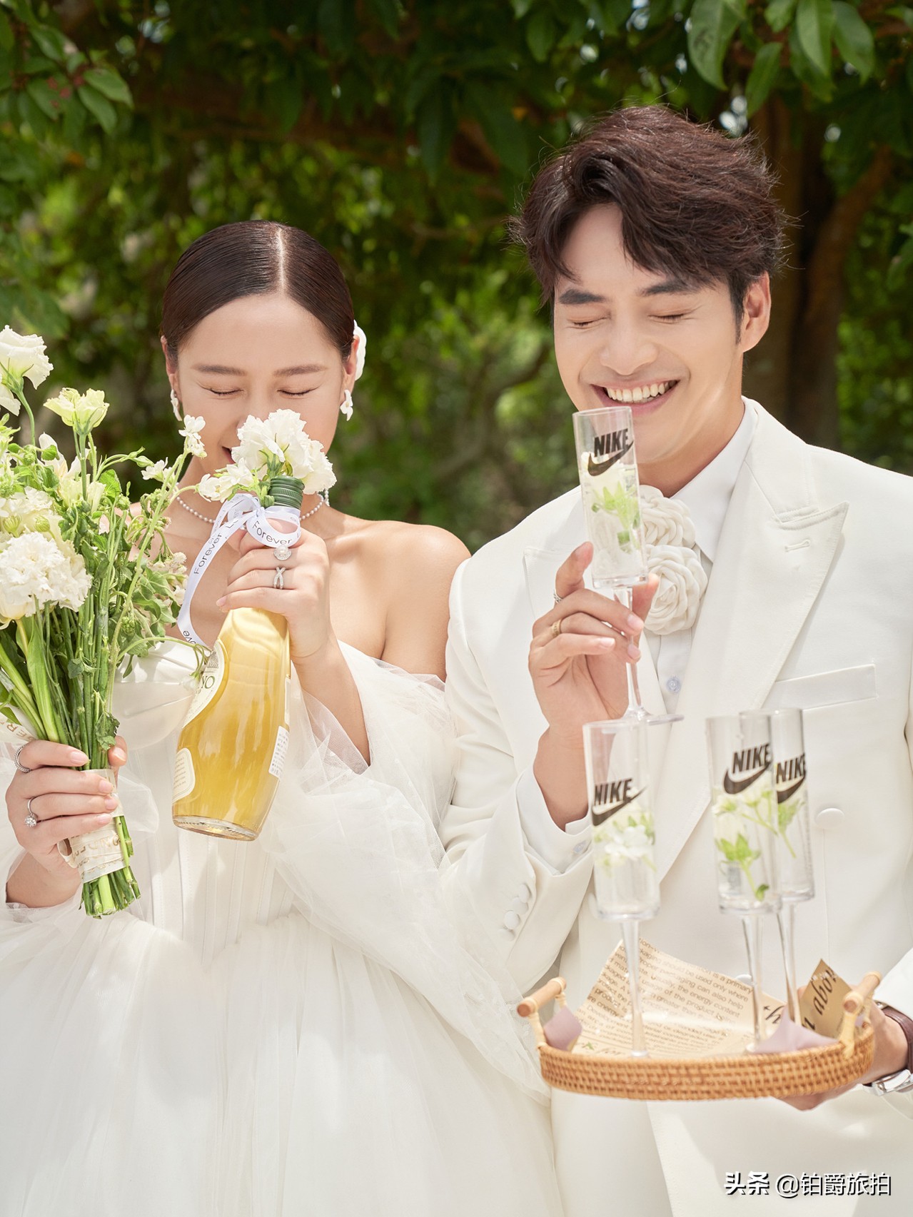 又是一款让人心动的缎面婚纱,美到忍不住收藏的几组婚纱照