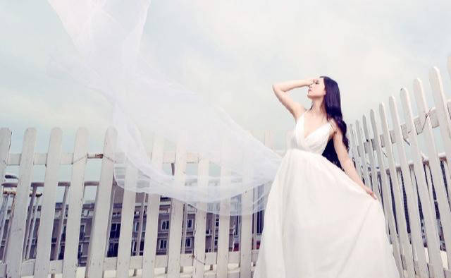 同是“后天”亿万富婆,你娶芙蓉姐姐,还是黄圣依?