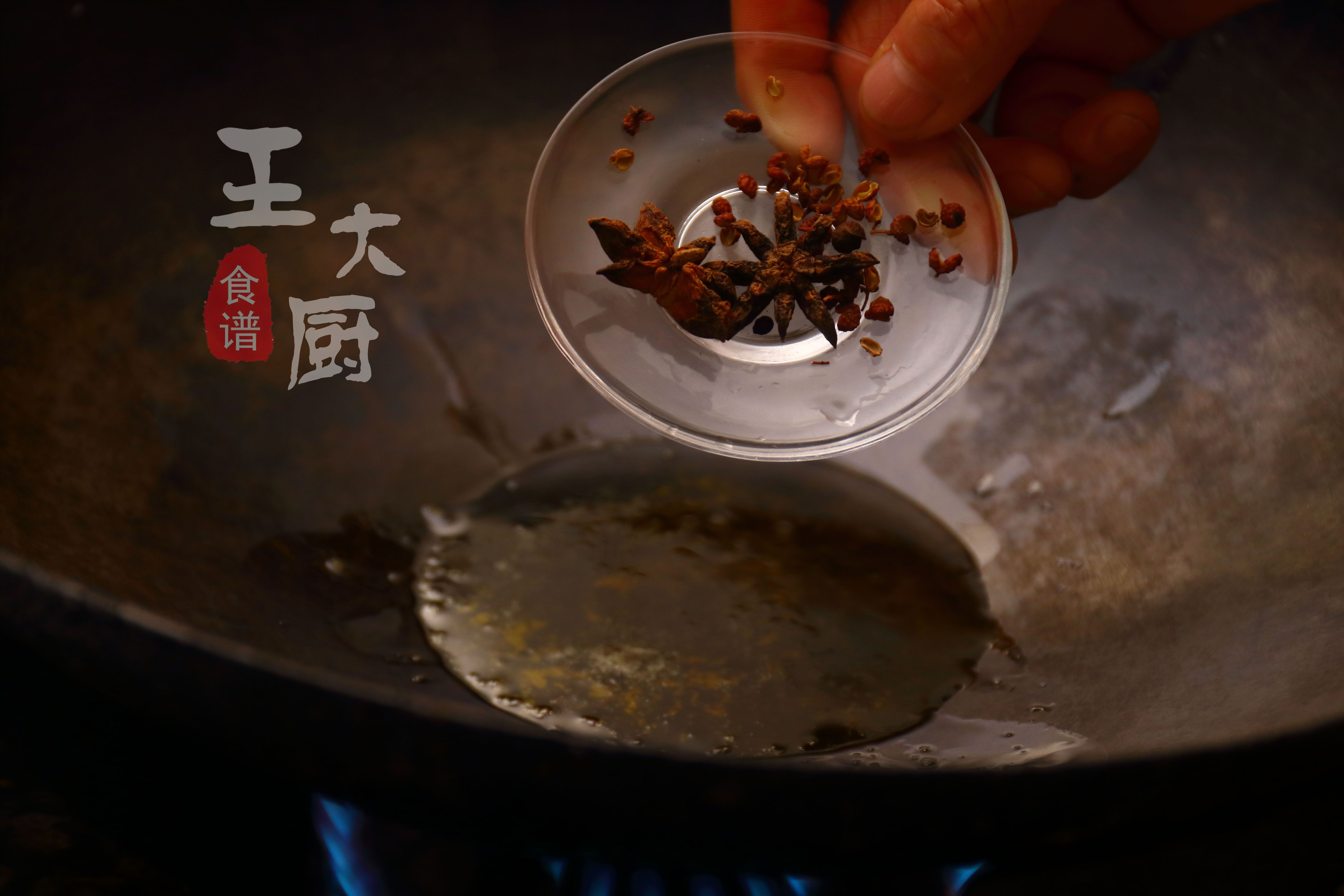 干锅肥肠的家常做法,香辣爽口,肥而不腻,超下饭,家人都爱吃