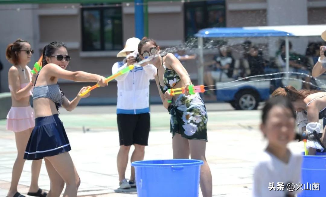 逃离高温“熔炉”，南方的夏天就该玩雪