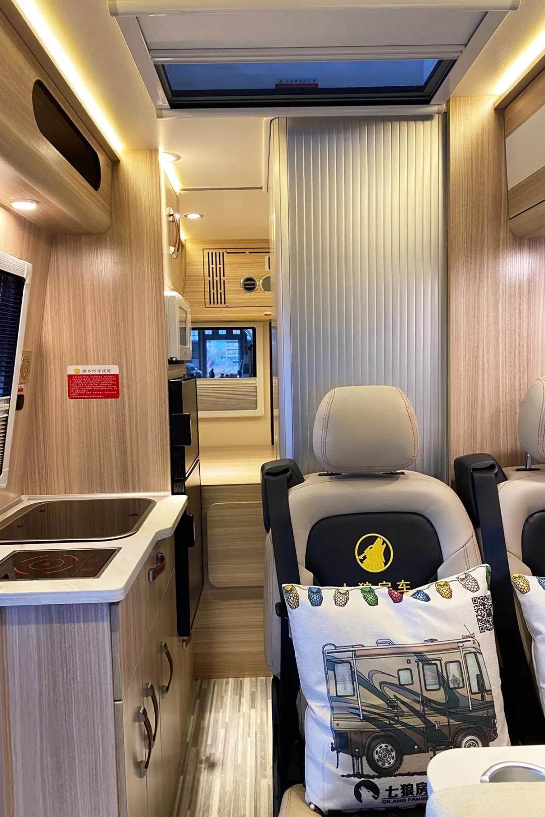 最新款大通v80b型房车,大通原厂2018款rv80b型短轴房车