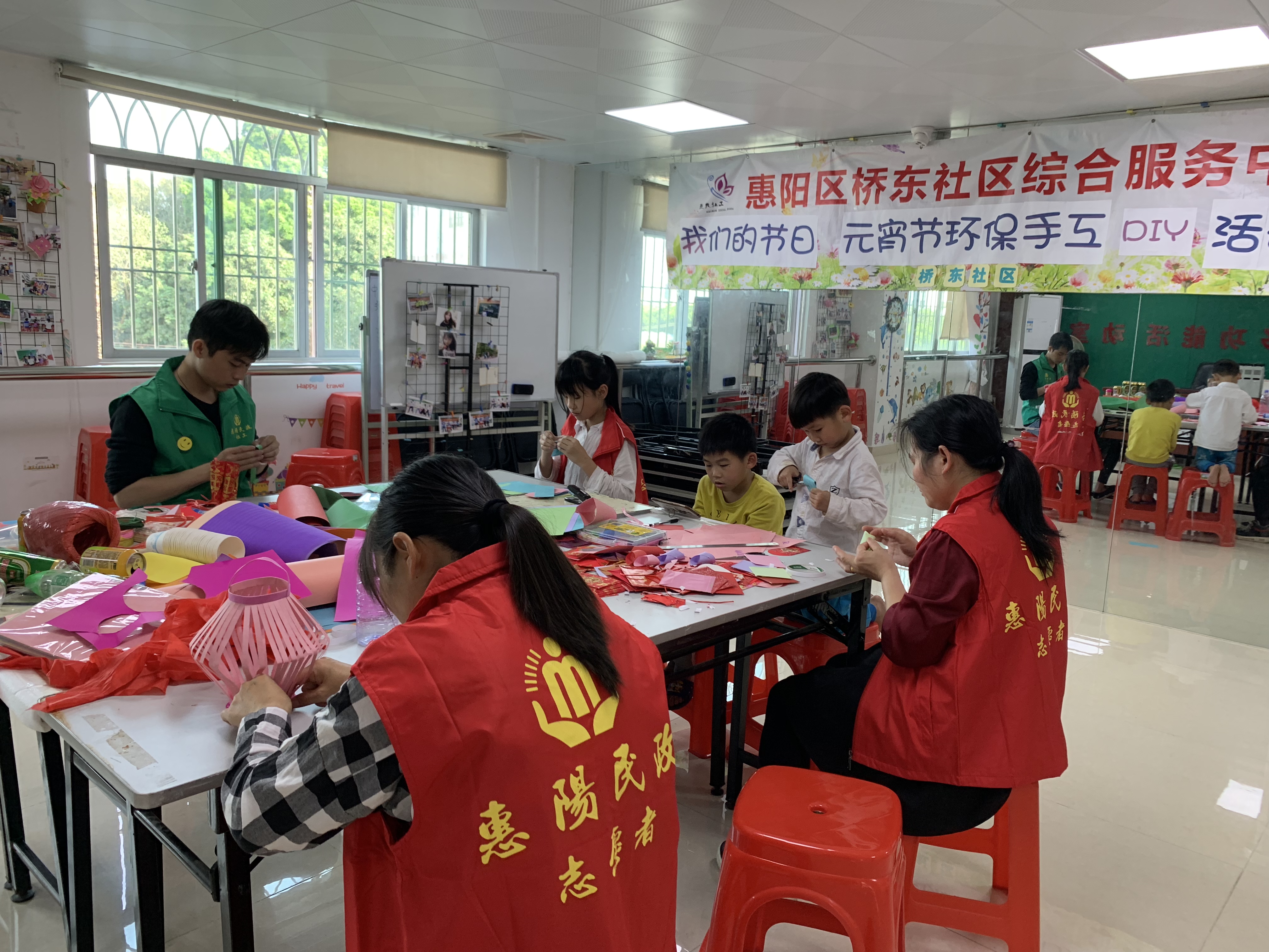 一起做个灯笼闹元宵——桥东社区开展元宵环保手工DIY志愿服务
