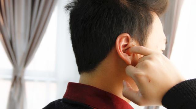 为什么油耳有狐臭而干耳也有狐臭,是不是所有的油耳都有狐臭