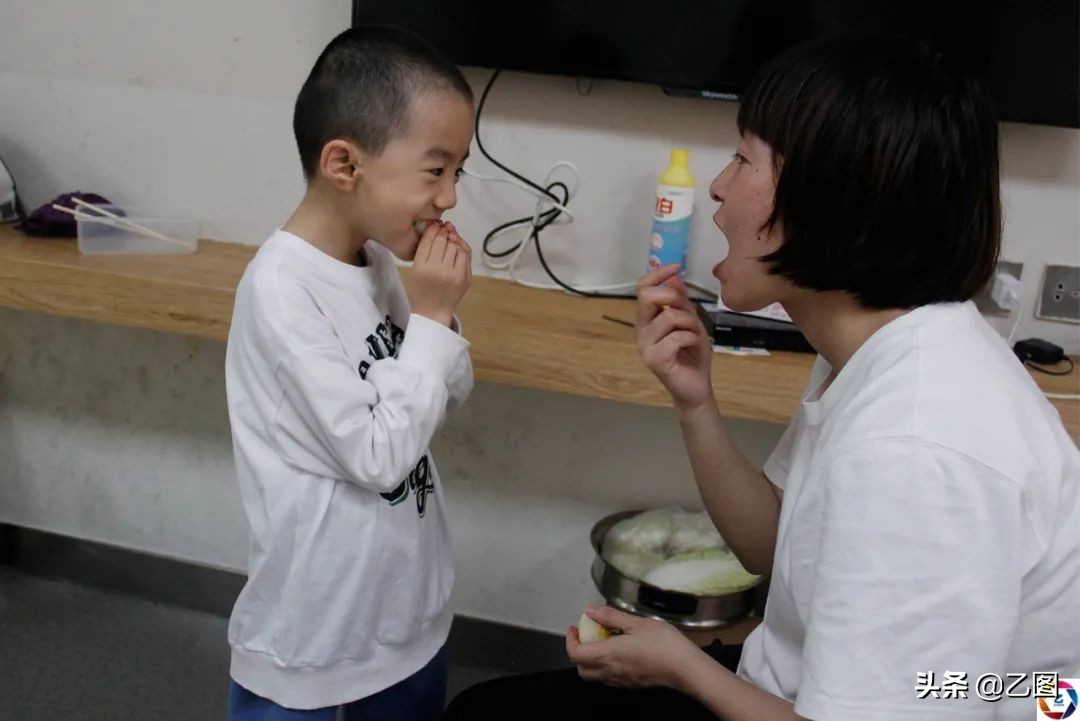 八个月多的孕妇摔跤孩子还有救不,孕妇摔了一跤难产