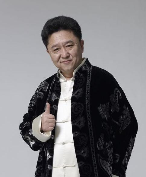 曾月收入百万夫妻流浪也不打工,曾小贤月收入多少钱