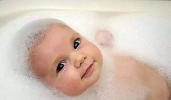 湿疹保湿是关键,保湿乳婴儿湿疹