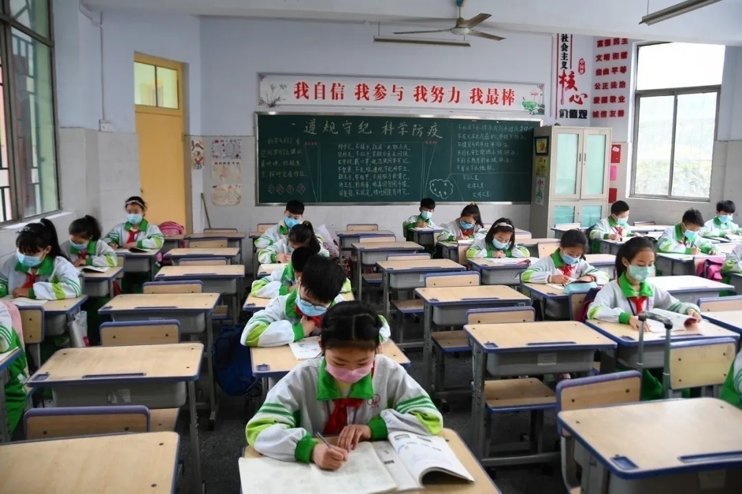 雪峰小学开学第一天的视频,桃源小学开学第一天