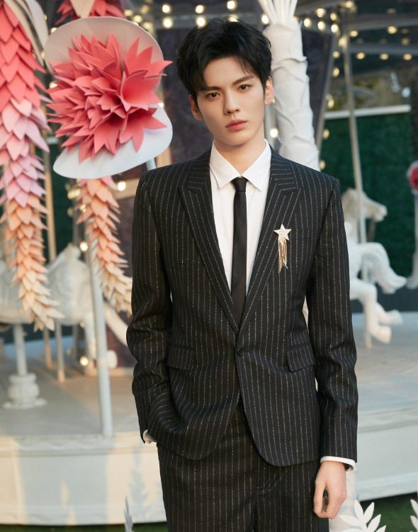 张雪迎毕雯珺墨白路透氛围感,张雪迎毕雯珺墨白免费在哪儿看