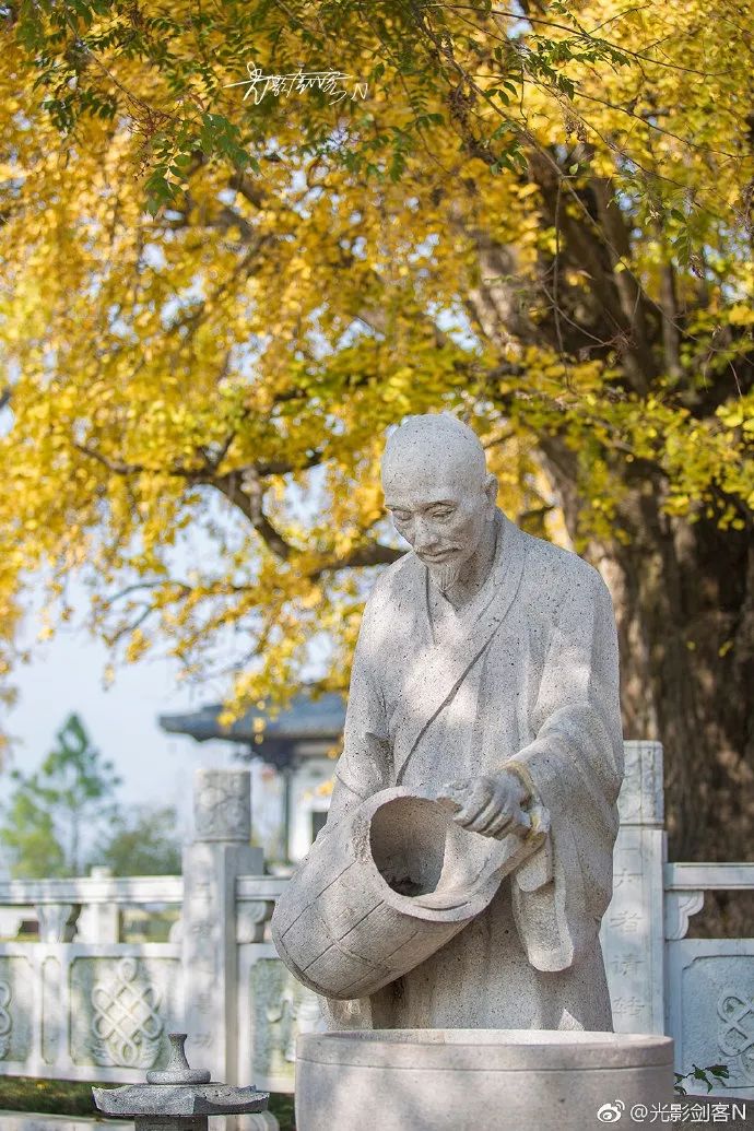 一到秋天南京就成了金陵,一入秋南京就成了金陵