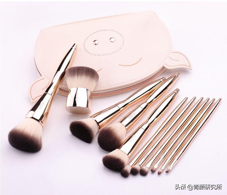 新手化妆入门化妆刷,入门级化妆教程彩妆