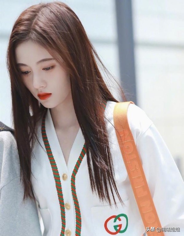 30多岁圆脸黑长直适合什么发型,20-30岁圆脸发型减龄黑长直长发