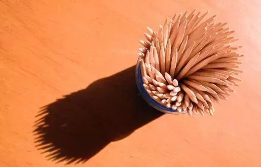 塞牙洞的危害和解决方法,塞牙了怎么处理不伤害牙