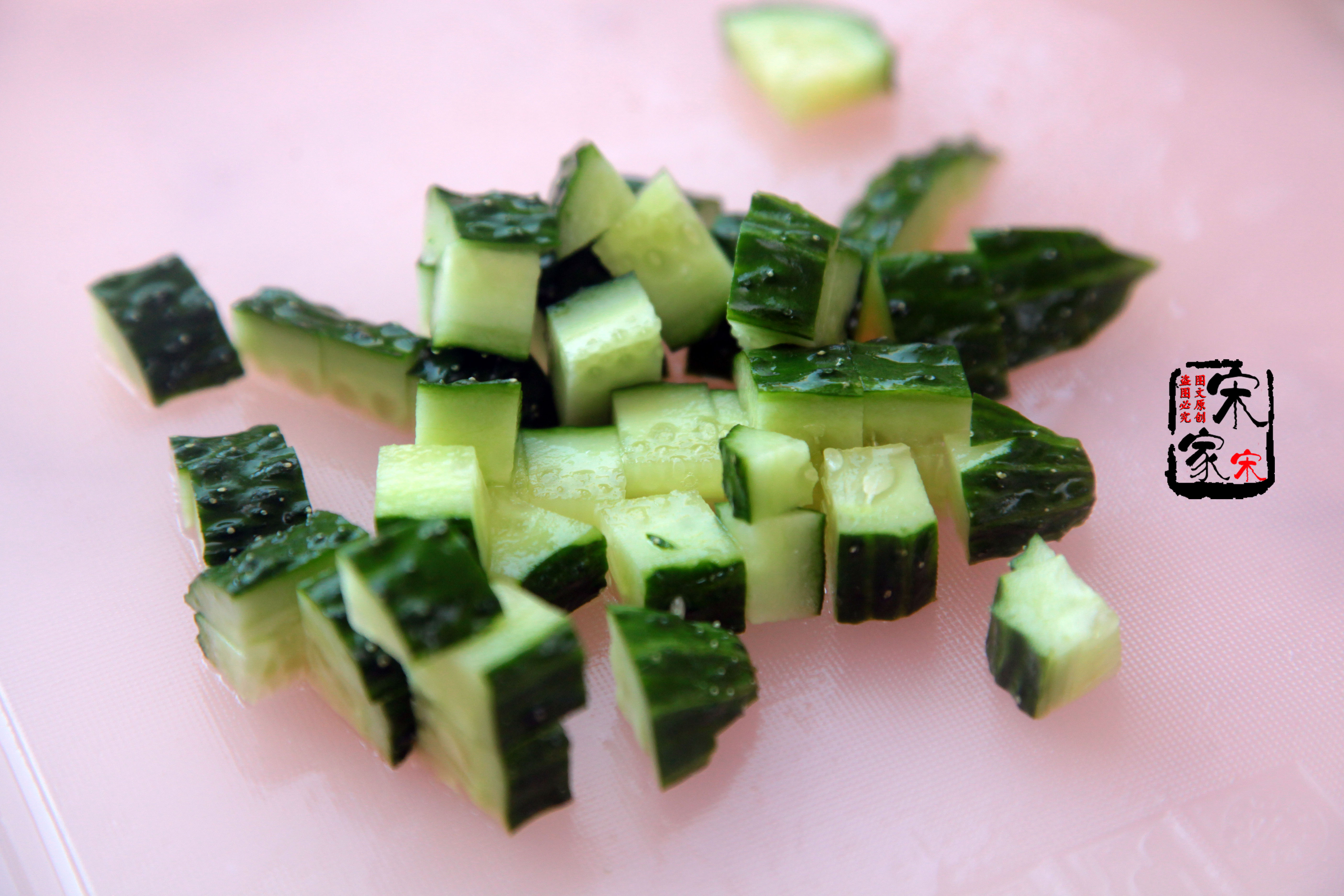 鸡胸肉这样做才好吃不炒不油炸,炒鸡胸肉丁嫩而不柴的诀窍