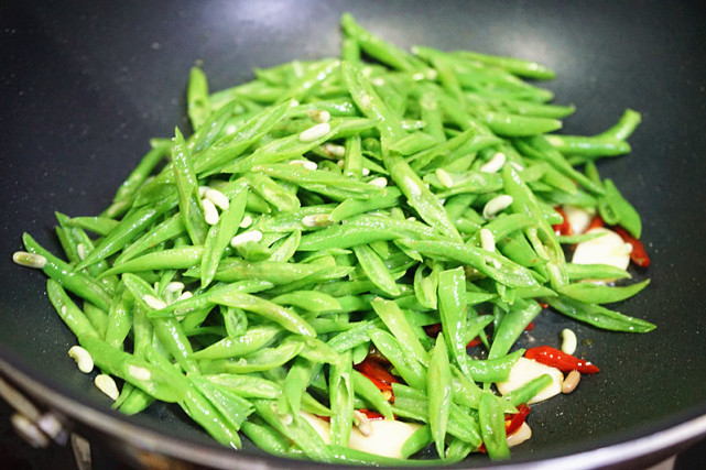豇豆这样做脆嫩爽口开胃下饭,爆炒素豇豆的做法大全家常