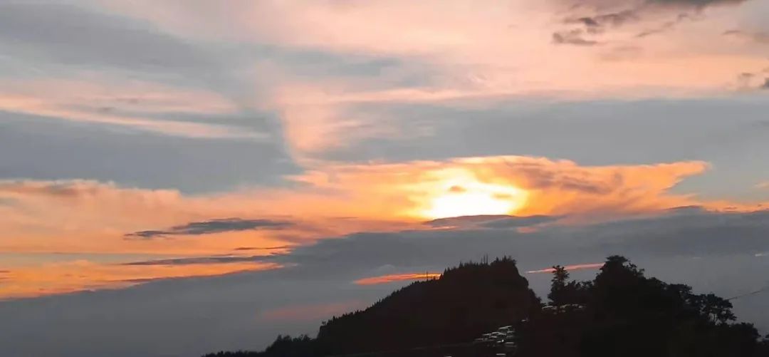 骊山最美环山路可以看日出么,西安临潼傍晚的骊山