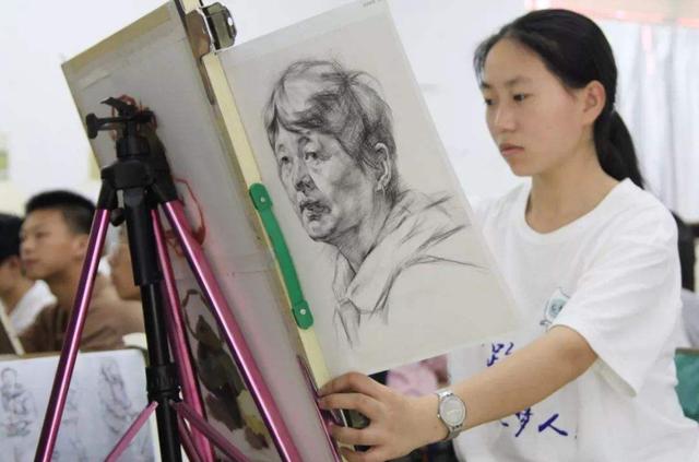 美术生模特绘画,美术生自画像创意