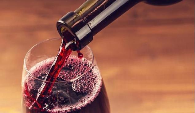 红酒底凹槽边是做什么的,红酒底座有个缺口是什么作用呢