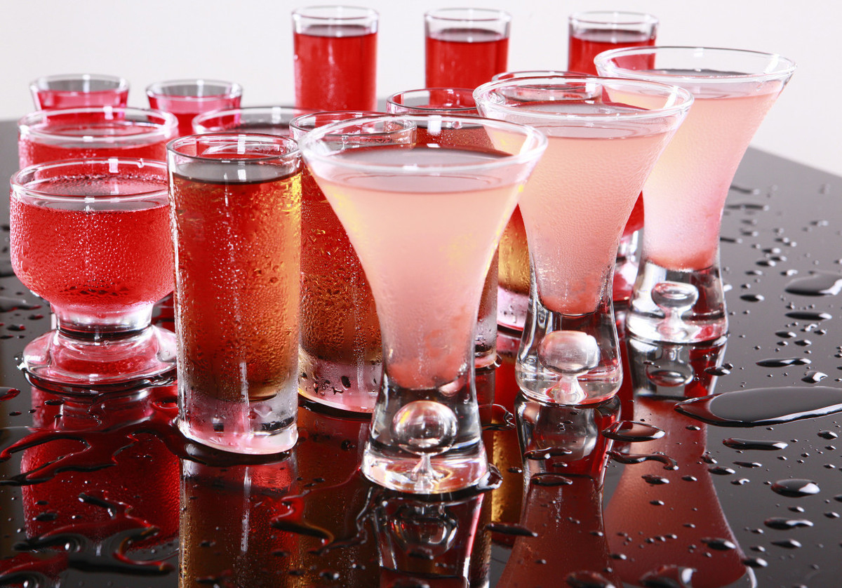 杜松子酒和金酒哪个好喝些,杜松子酒是烈酒吗