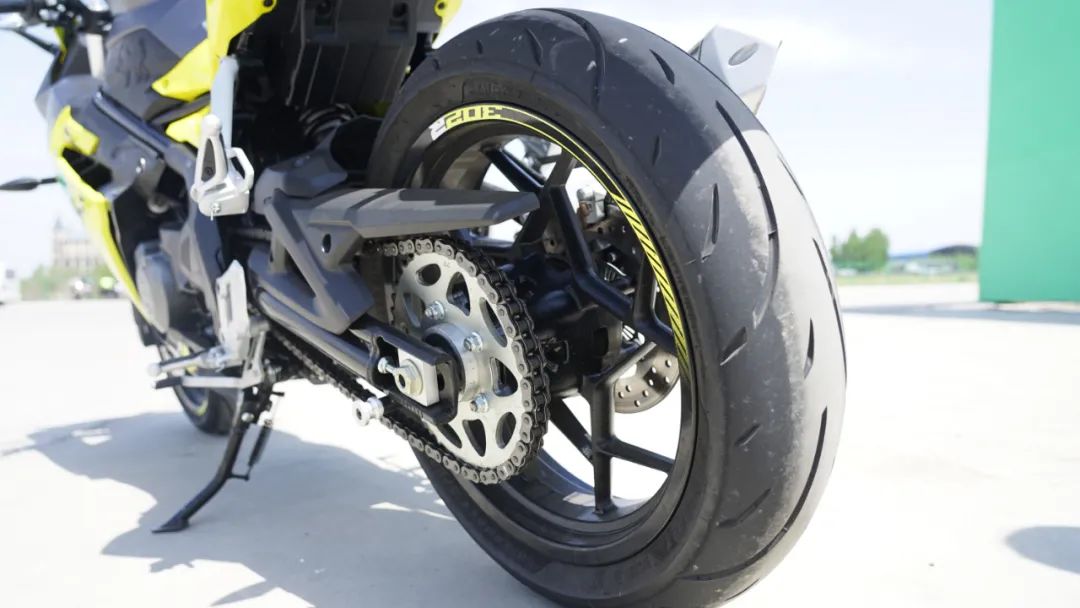 贝纳利tornado302跟飓风302r,新款贝纳利302r5秒破百