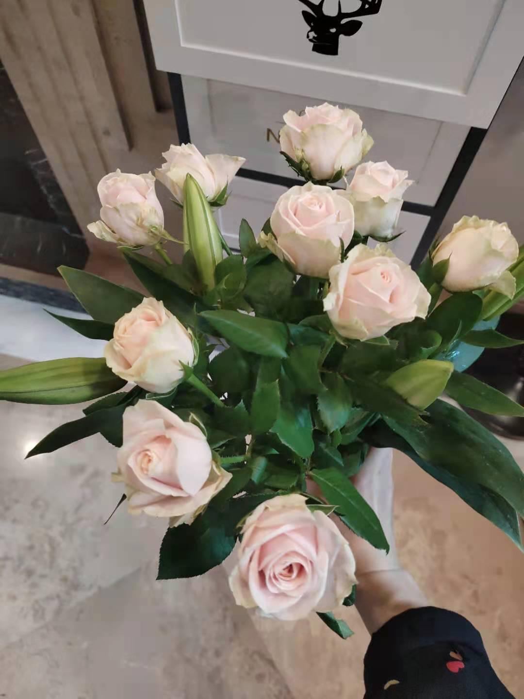 作为精致时髦精,这些小物件提升了我夏季生活中的幸福感