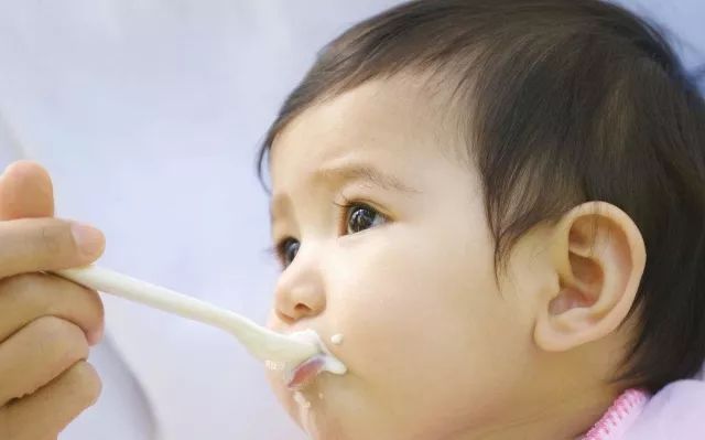 11-12个月宝宝喂养安排,2020版中国婴幼儿喂养营养指南