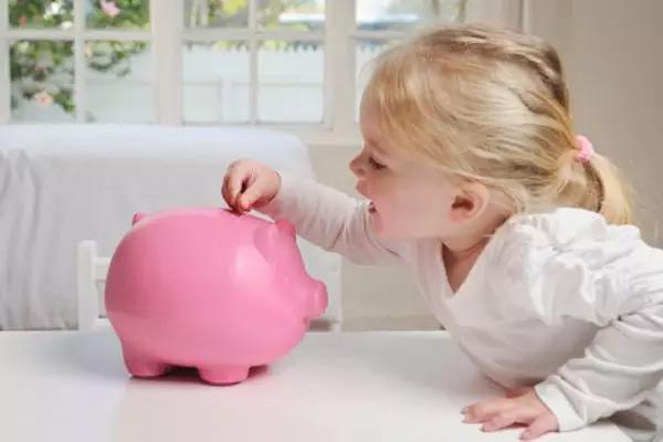 男孩沉迷吃鸡转走父母3万块,小男孩沉迷于吃鸡转走3万块