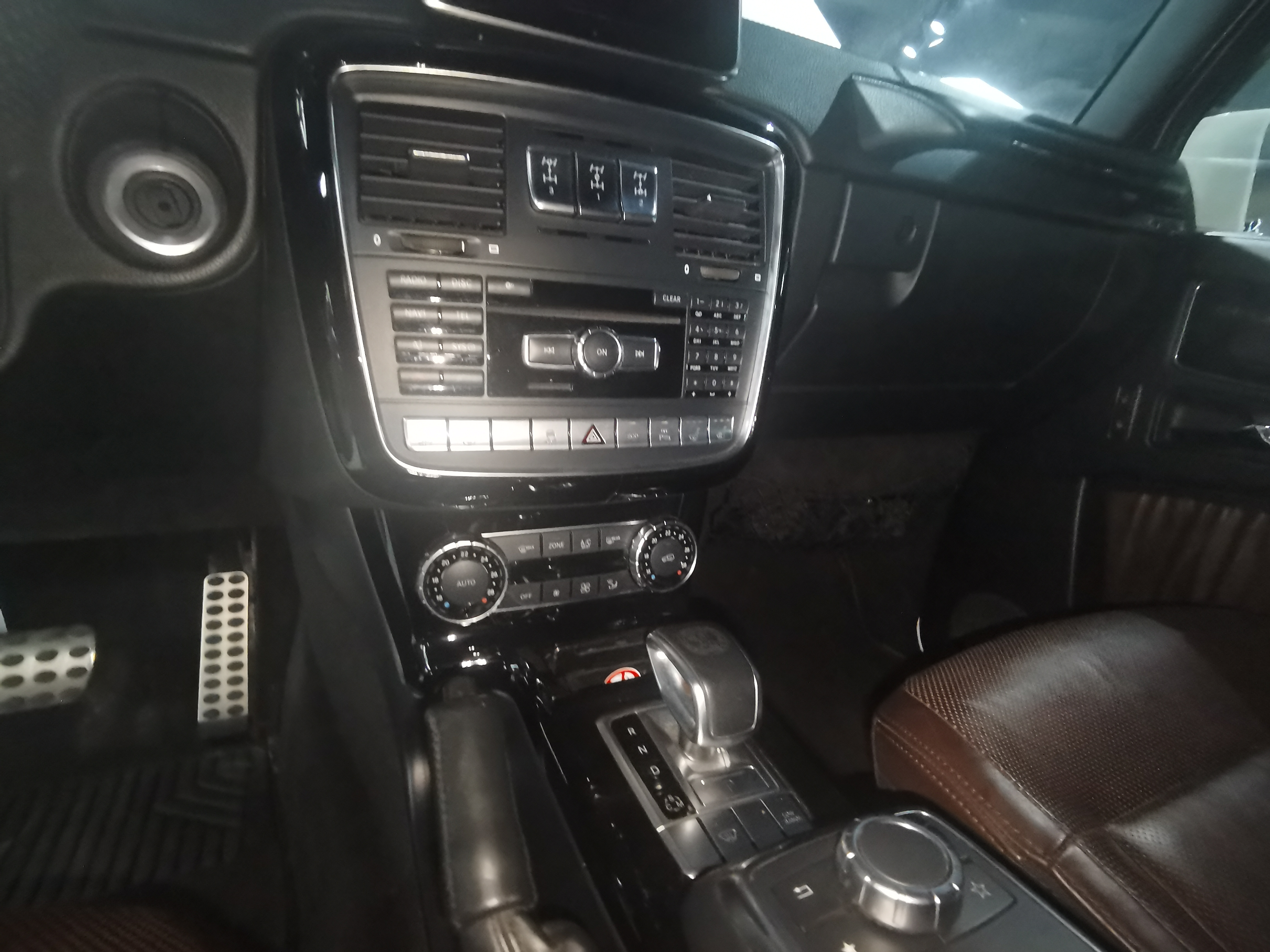 5年的奔驰C260还会贬值多少,十多年的奔驰g值得买吗