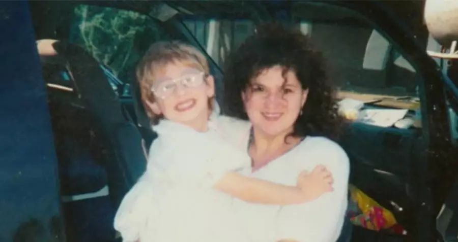 亲眼目睹母亲被杀案,儿时亲眼看到母亲被杀案