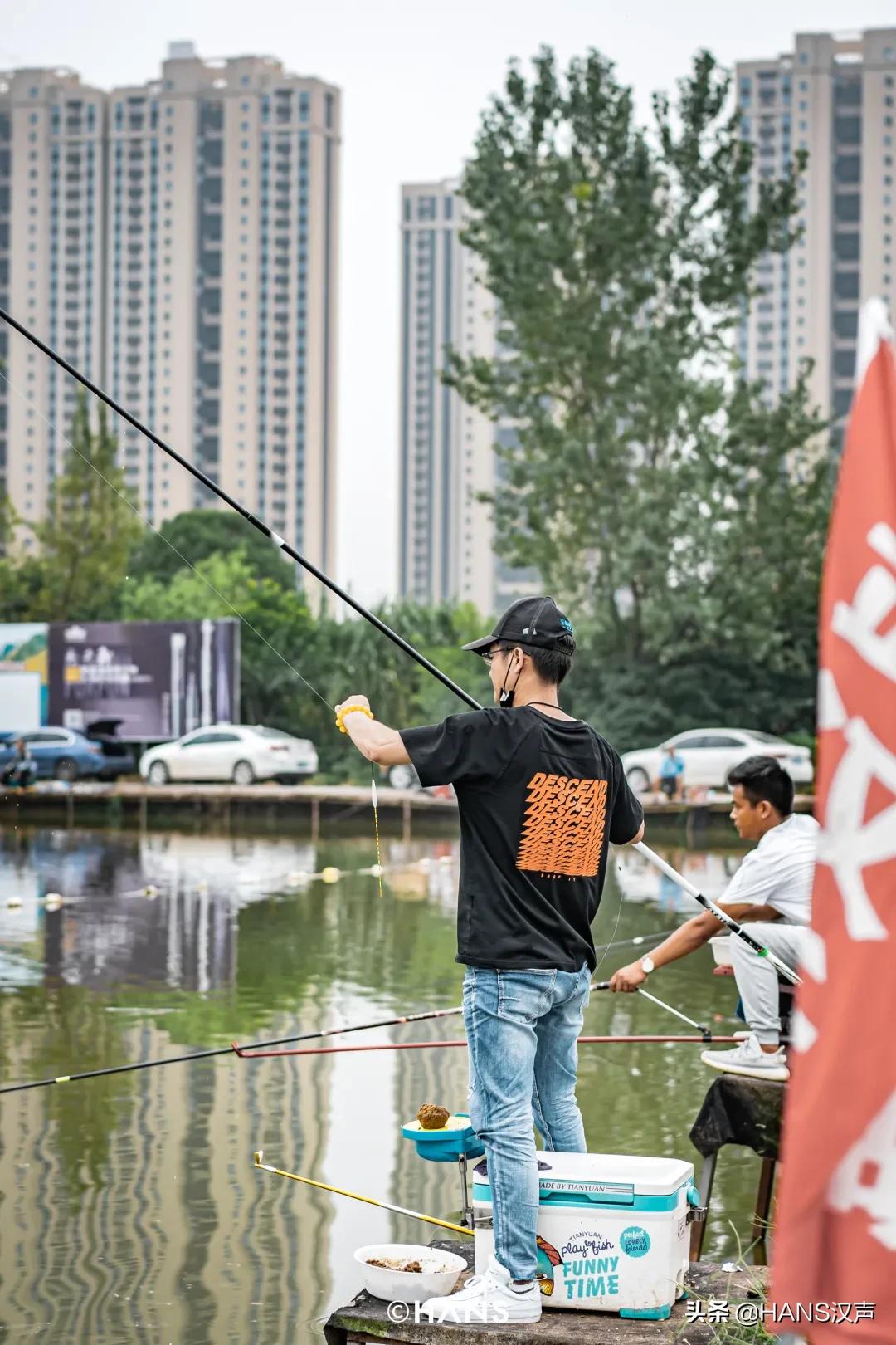 天元邓刚在湖北枣阳钓鱼的视频,天元邓刚钓鱼最新视频现场