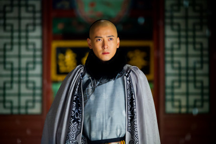 清朝灭亡后爱新觉罗后代去哪,爱新觉罗后代留大辫子