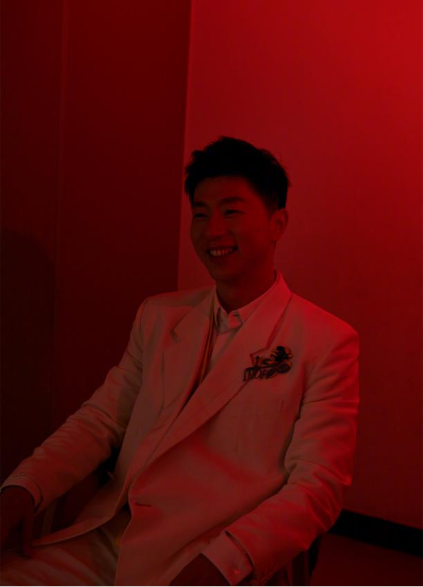 马龙变装照片,马龙便装奖杯