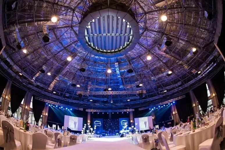 童话变现实！魔都宇宙级城堡婚礼，比爱丽丝仙境还美！