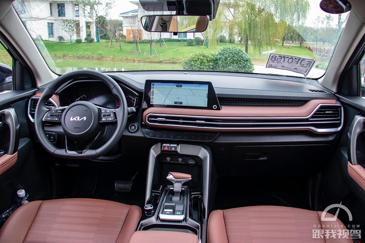 起亚智跑对比荣威rx5plus,起亚智跑对标车型