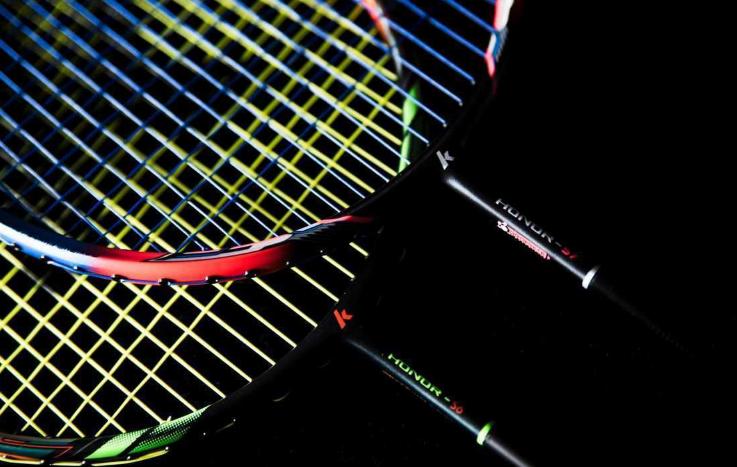以速取胜川崎荣耀新品S7S6羽毛球拍对比评测