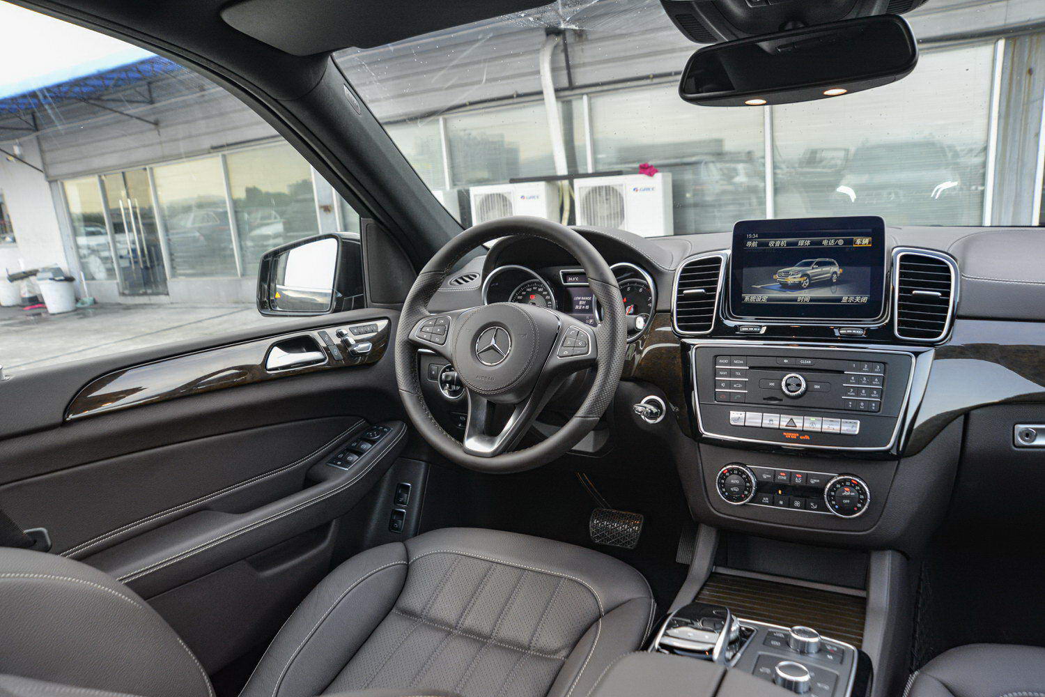 大大大大大汽车中的加特林，折合每平米近10万元的全尺寸SUV豪车