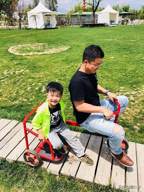 她用月薪两万，聘老公当全职爸爸