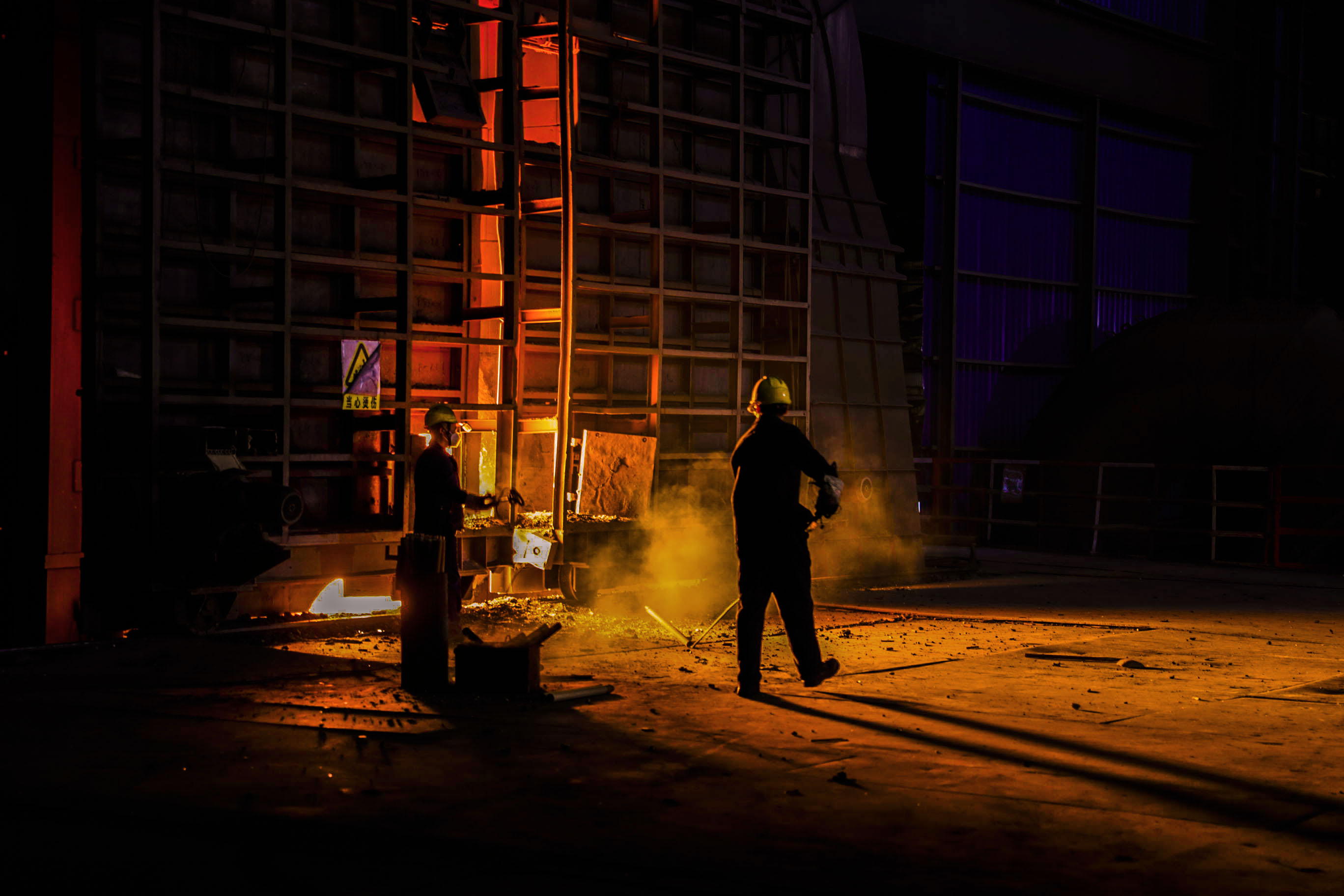 钢铁是怎样炼成的炼钢车间,钢铁是怎样炼成的钢铁厂