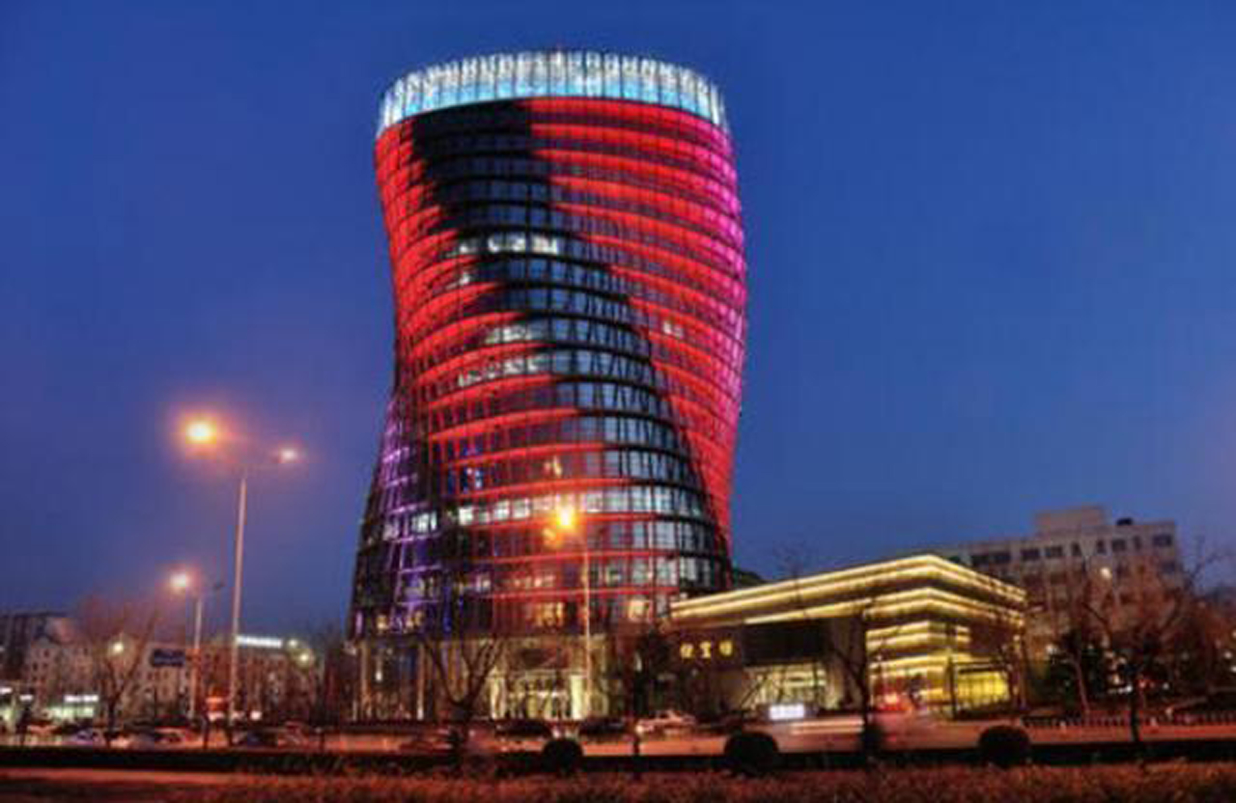 谁能和大裤衩秋裤楼完美配套？旅游时见过的那些惊为天人的建筑