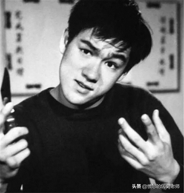 珍贵老照片:穿西装的希特勒、下跪的清政府、原*弹子**爆炸的场面