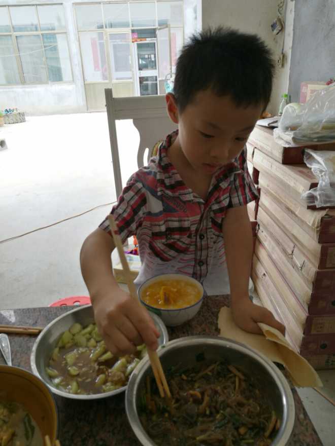 7岁小孩吃饭磨蹭拖延怎么办,孩子奶奶老是喂饭怎么办