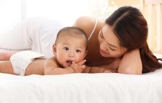 宝宝反复起湿疹该怎么护理,新生儿总是有湿疹反反复复怎么办