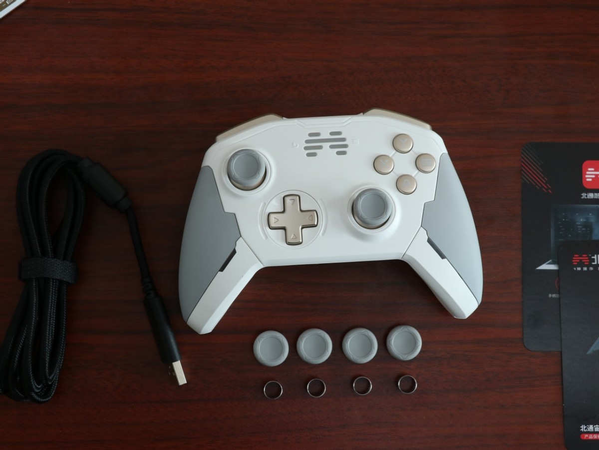 游戏手柄北通新一代宙斯,北通宙斯白金版游戏手柄开箱
