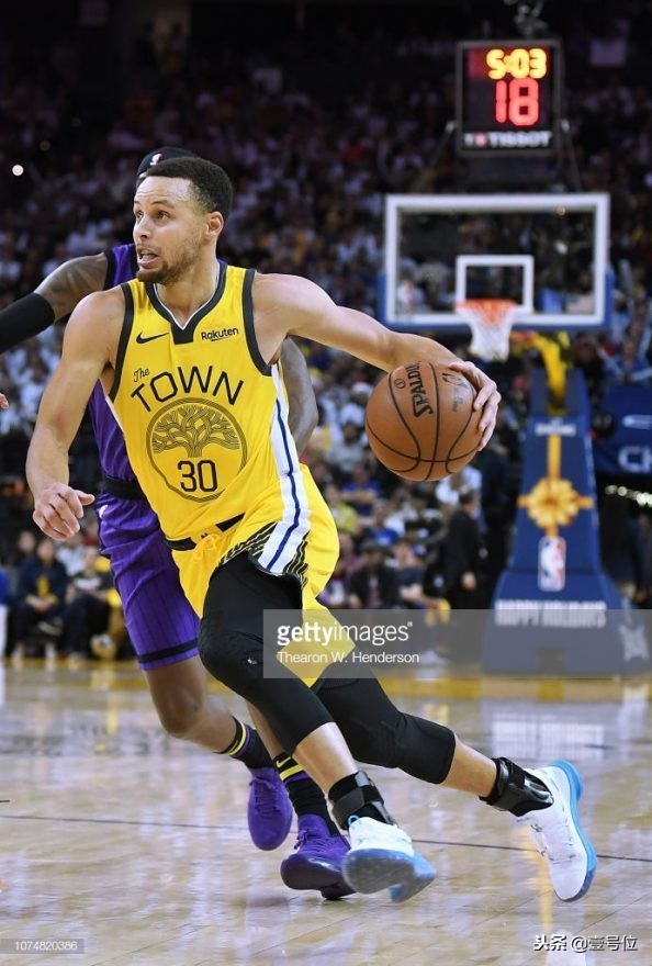 2018圣诞大战明星穿什么鞋,2018圣诞大战明星穿的球鞋