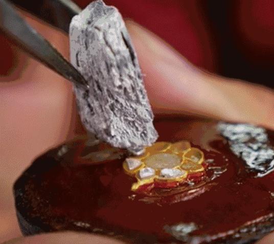 鍗板害楂樼骇鐝犲疂棣栭グ,鍗板害鐝犲疂棣栭グ