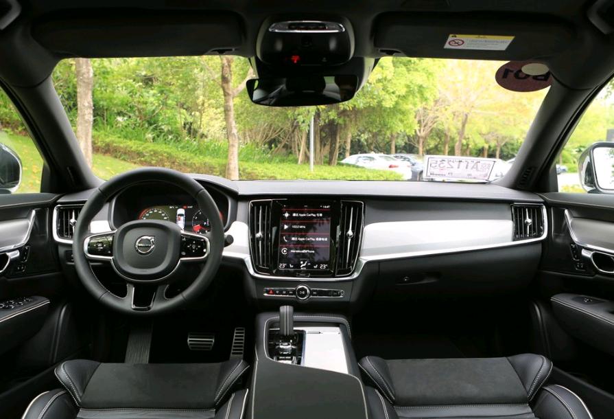 试驾沃尔沃s90t8顶配,沃尔沃s90试驾车一般几折出售