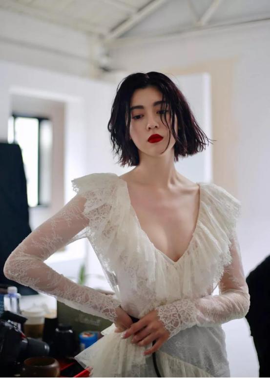 周杰伦三吉彩花真人照片,三吉彩花出演了周杰伦哪部mv